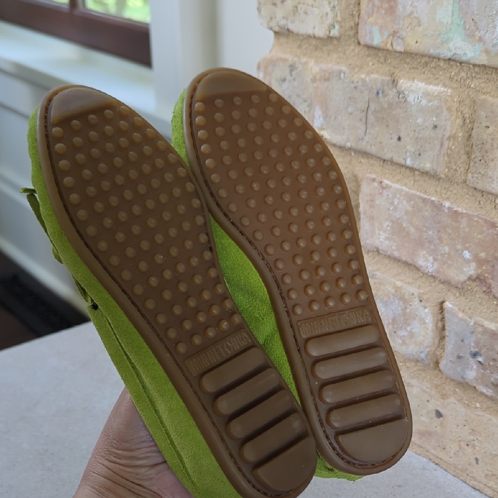 MINNETONKA I NWOT Lime Green Suede Leather Kilty Hardsole Moccasins Shoes, 5 - Picture 6 of 11